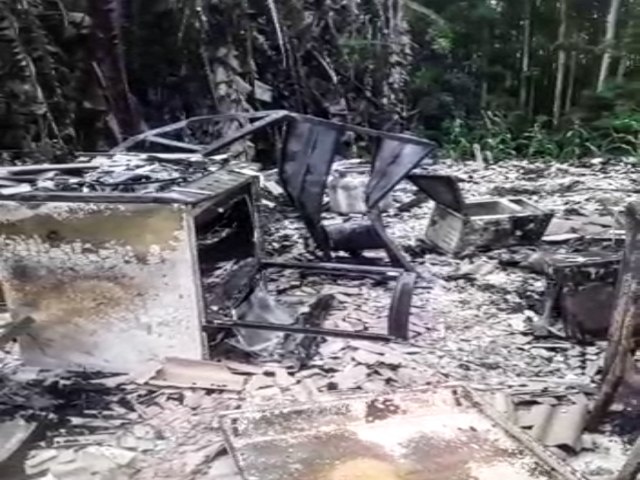 RESIDNCIA  DESTRUDA PELO FOGO E FAMLIA PRECISA DE AJUDA