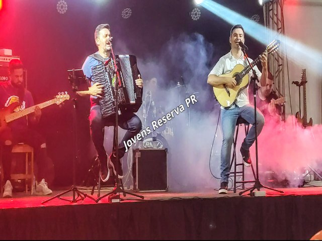 VEJA COMO FOI O SHOW COM A DUPLA ALVARO & DANIEL EM RESERVA (PR)