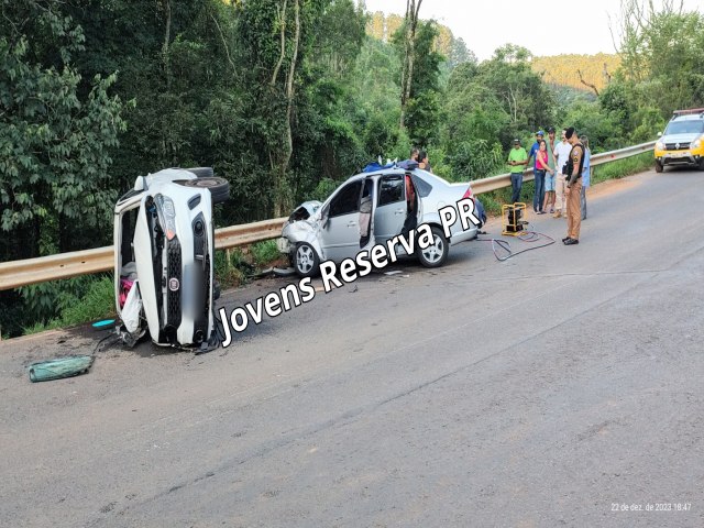 GRAVE ACIDENTE NA RODOVIA EM RESERVA (PR) DEIXA CINCO FERIDOS 