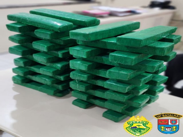 POLCIA MILITAR APREENDE GRANDE QUANTIDADE DE DROGAS EM TELMACO BORBA PR 