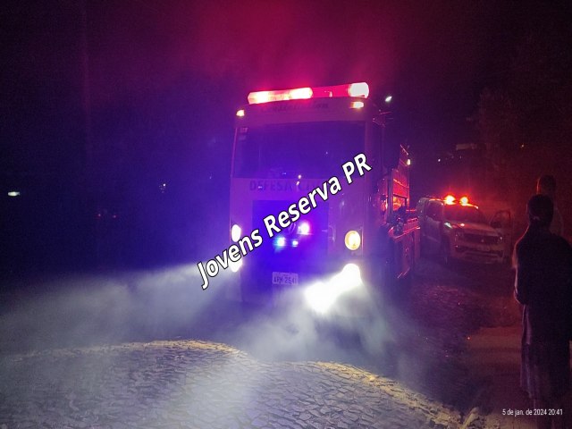 RESIDNCIA  DESTRUDA PELO FOGO NO BAIRRO SO FRANCISCO EM RESERVA (PR)