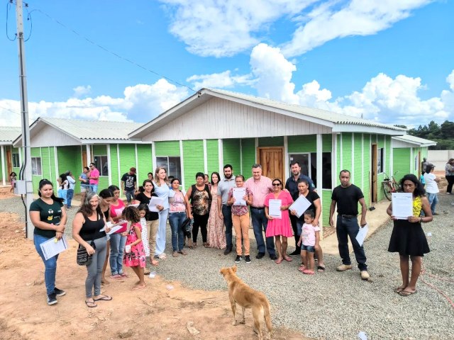 PREFEITURA DE RESERVA CONSTRI CONJUNTO HABITACIONAL E BENEFICIA DIVERSAS FAMLIAS 