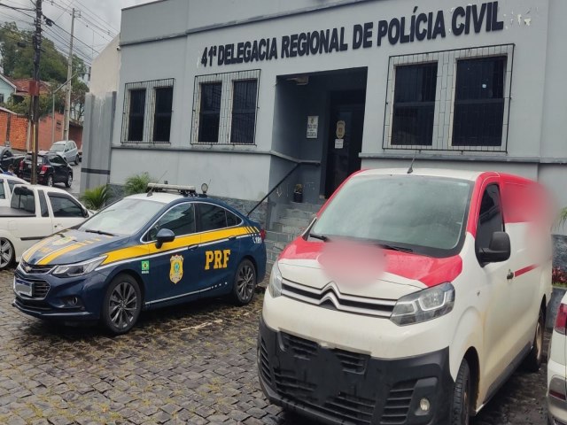 POLCIA RODOVIRIA FEDERAL PRENDE CONDUTOR POR CRIME DE FURTO, EM IRATI (PR)