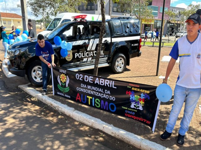 PCPR PARTICIPA DE CAMINHADA PARA CONSCIENTIZAO SOBRE AUTISMO EM MANOEL RIBAS (PR)