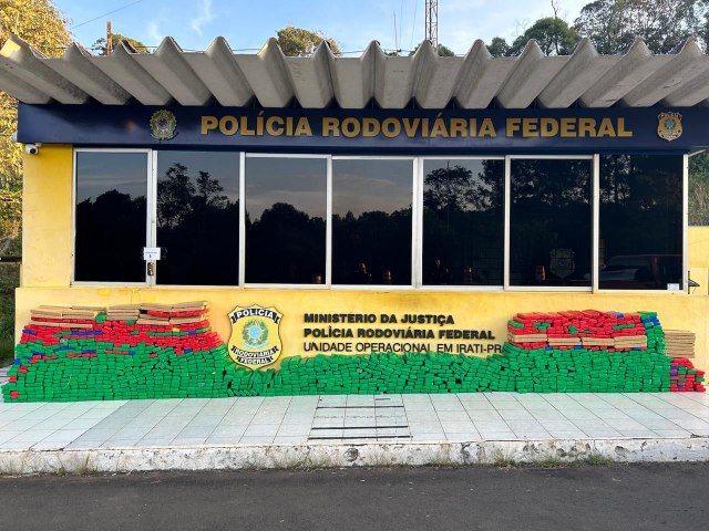 PRF APREENDE MAIS DE 1 TONELADA DE MACONHA EM IRATI (PR)