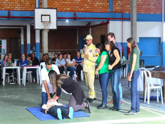 SERVIDORES DA REDE MUNICIPAL DE ENSINO RECEBEM INSTRUES SOBRE PRIMEIROS SOCORROS EM RESERVA/PR