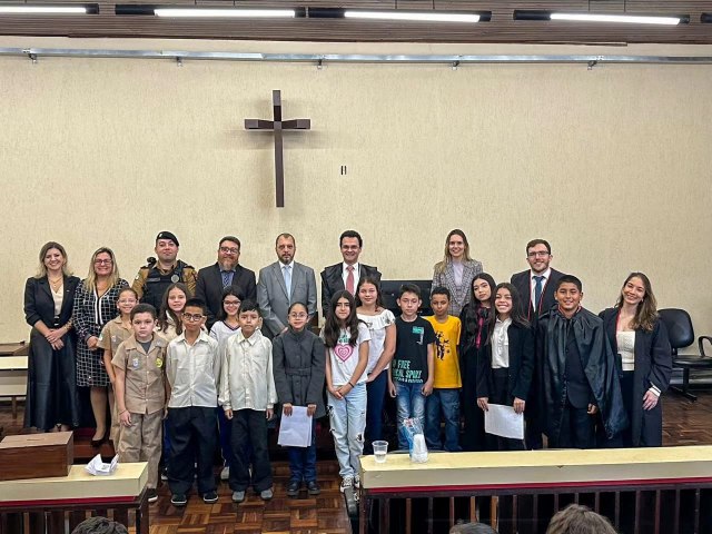 POLCIA MILITAR PARTICIPA DE ETAPA DO PROJETO JUSTIA E CIDADANIA TAMBM SE APRENDEM NA ESCOLA DO TJPR