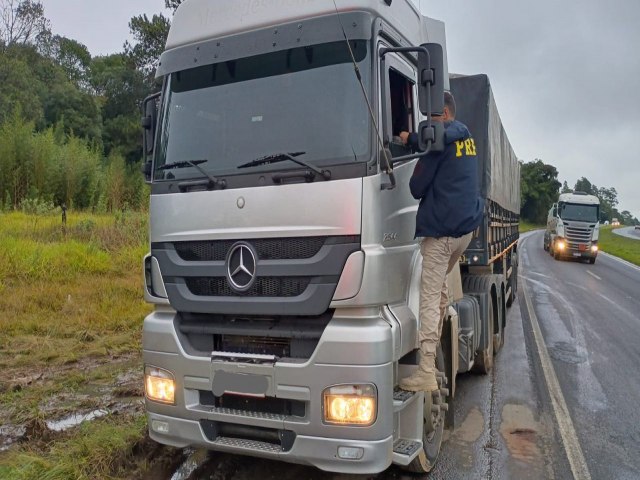 CAMINHONEIRO  ENCONTRADO EM BITO DENTRO DO CAMINHO NA BR-376, EM PONTA GROSSA-PR