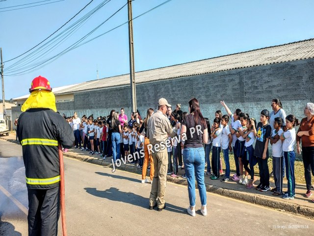 BOMBEIROS REALIZAM SIMULADO DE EVACUAO NAS ESCOLAS E CMEIS DE RESERVA 