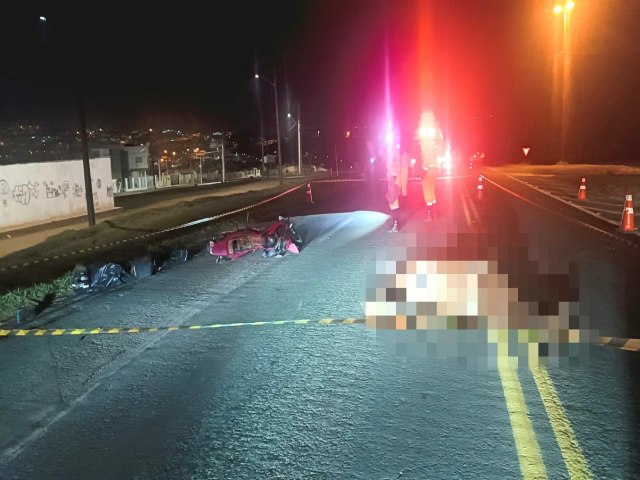 MOTOCICLISTA MORRE AO ATINGIR CAVALO NA PISTA, EM JAGUARIAVA-PR