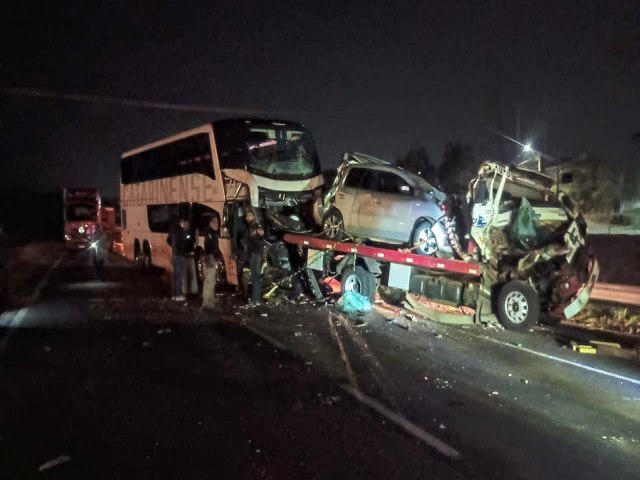 CONDUTOR MORRE EM ENGAVETAMENTO NA BR-277, EM CAMPO LARGO-PR