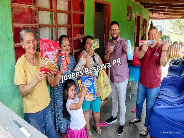 MORADORAS DE JOS LACERDA GANHAM PRMIOS DO SUPERMERCADO LOBASCZ 