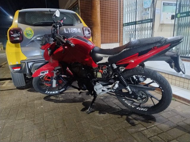 EQUIPE POLICIAL RECUPERA MOTOCICLETA ALVO DE FURTO NO MUNICPIO DE TELMACO BORBA-PR