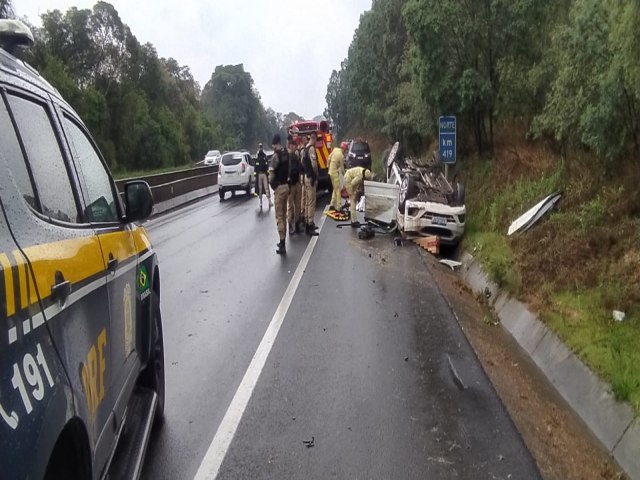 VECULO DA PREFEITURA DE TELMACO BORBA CAPOTA E CONDUTOR FICA GRAVEMENTE FERIDO