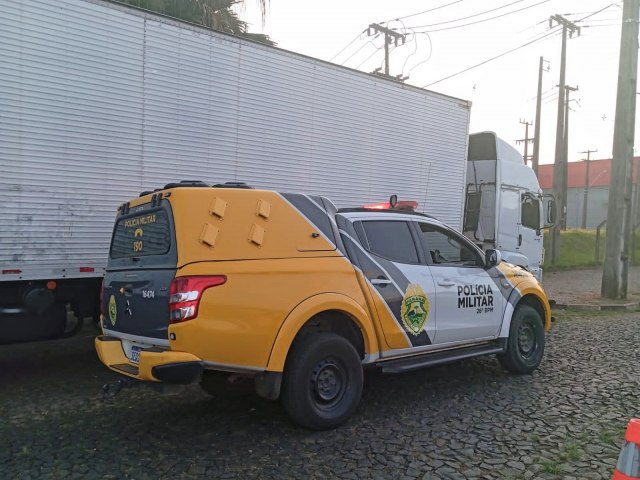 EM AO EFICAZ, POLCIA MILITAR RECUPERA CAMINHO ROUBADO COM MAIS DE 23 TONELADAS DE QUEIJO EM TIBAGI-PR 