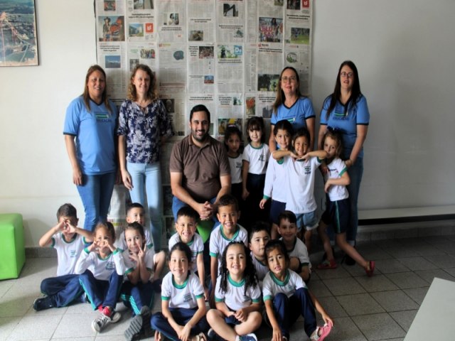 PREFEITO LUCAS MACHADO  ENTREVISTADO POR CRIANAS DO CMEI MARIA DE LOURDES