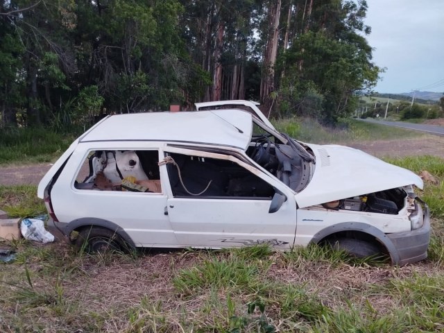 CAPOTAMENTO NA PR- 487 CNDIDO DE ABREU DEIXA UM FERIDO 