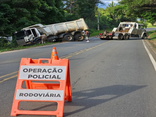 CONDUTOR FICA FERIDO EM ACIDENTE NA PR-340 EM TIBAGI-PR