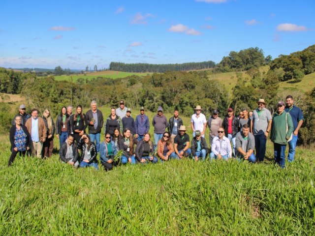 PREFEITURA DE RESERVA E PARCEIROS FORTALECEM APOIO A PEQUENOS PRODUTORES EM NOVO DIA DE CAMPO 