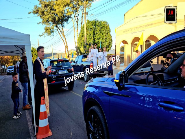PROCISS�O MOTORIZADA DA PAR�QUIA NOSSA SENHORA DO PERP�TUO SOCORRO RE�NE FI�IS E ABEN�OA VE�CULOS EM RESERVA