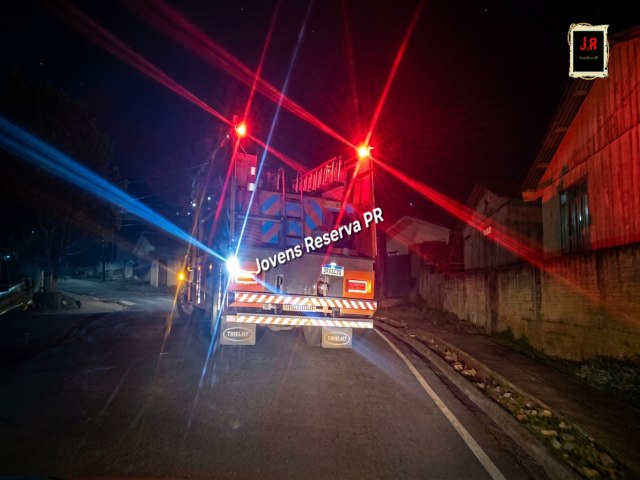 SUSPEITAS DE INC�NDIO NO CENTRO E NO BAIRRO CRUZEIRO MOBILIZAM DEFESA CIVIL DE RESERVA-PR
