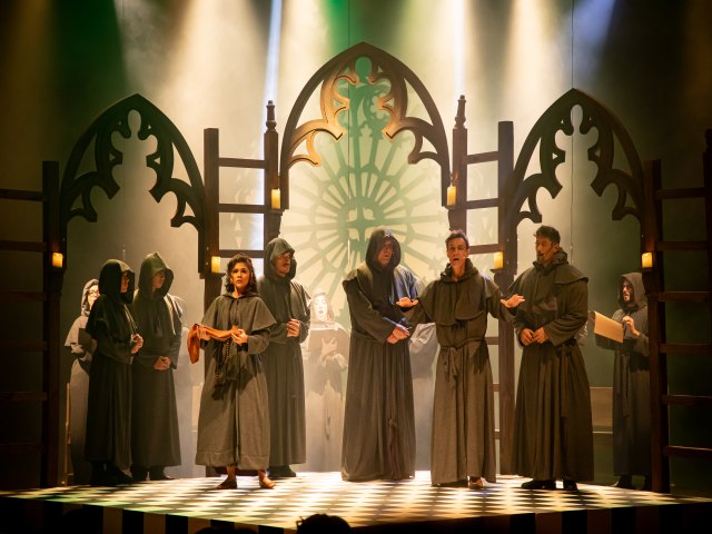 Musical �Os Sons de Notre Dame� em novas sess�es no Teatro Gazeta