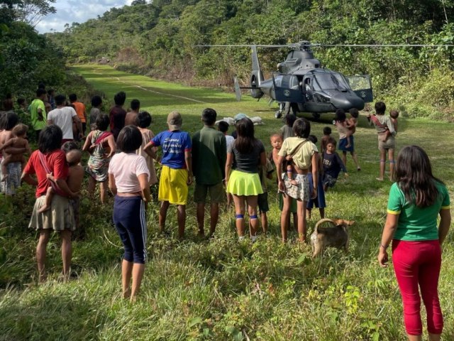 Foras Armadas empregam 12 aeronaves e entregam 5 mil cestas aos Yanomami