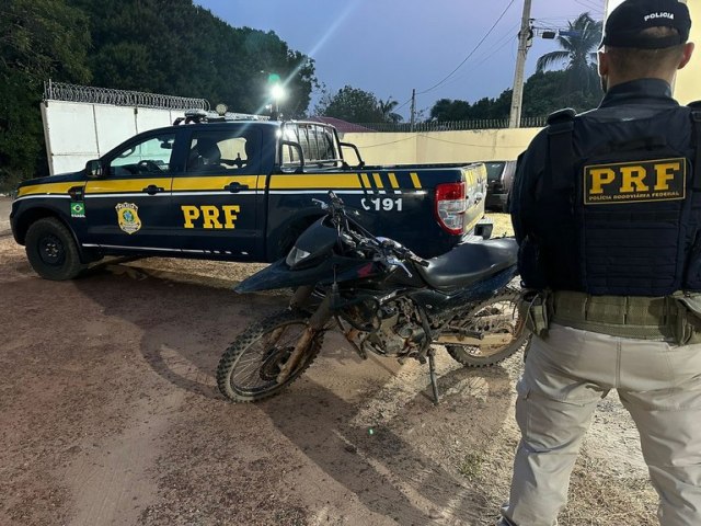 PRF recupera motocicleta em Bonfim