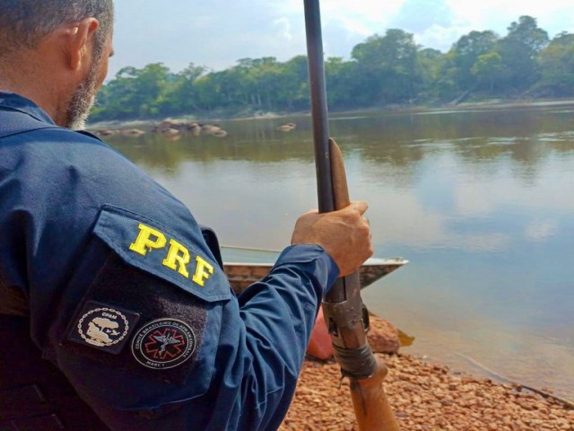 Arma de fogo e veculo roubado apreendidos em Rorainpolis