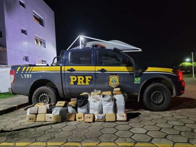 PRF apreende 139 kg de maconha e 6 toneladas de Harina Pan em carreta na BR 174