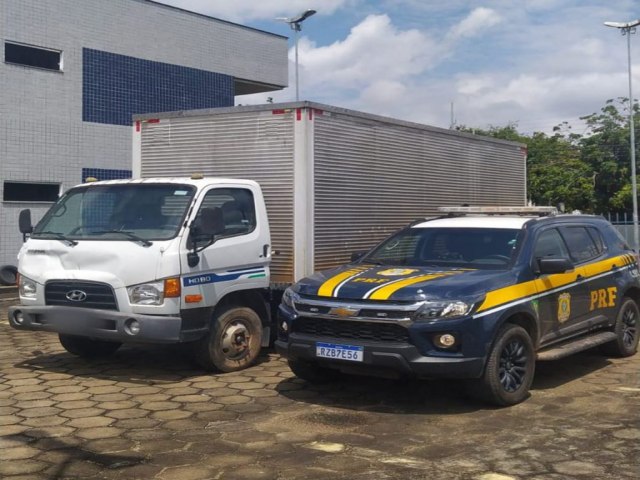 Foragidos capturados, veculo recuperado e contrabando apreendido pela PRF em Roraima