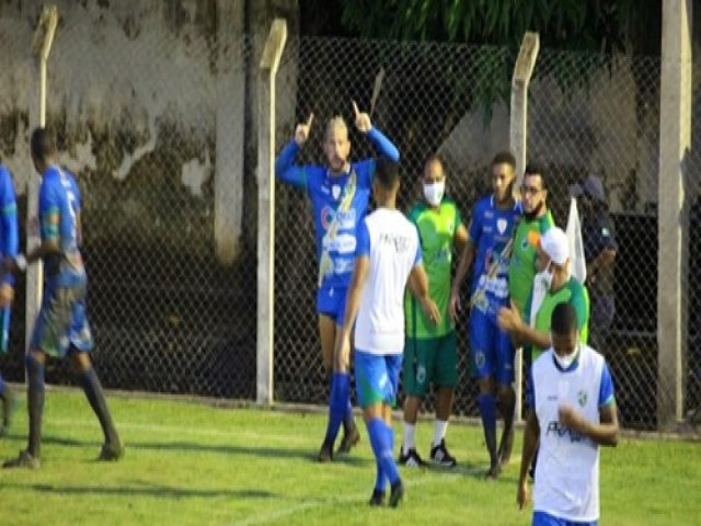 Após 40 minutos de atraso, Altos vence o Fluminense-PI e assume a liderança do Piauiense