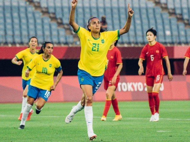 Marta faz história e comanda goleada do Brasil sobre a China na estreia em Tóquio