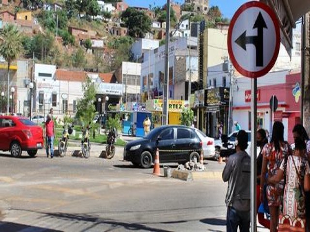 Prefeitura de Picos libera retorno na Avenida Getúlio Vargas próximo a Farmácia Iná