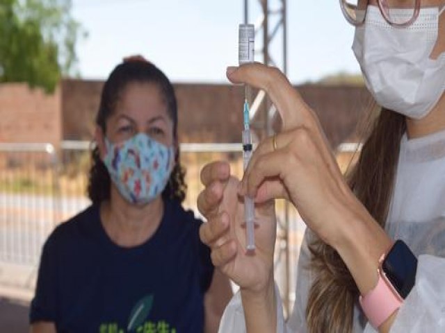 Saúde de Picos vacina, nesta segunda (13), quem tomou 1ª dose da AstraZeneca até 21 de junho