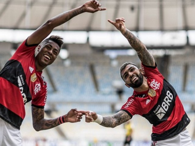 Flamengo atropela Athletico-PR no primeiro tempo e marca 3 a 0 no Maracanã
