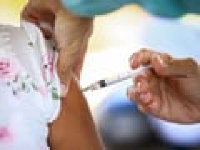 Vacinação obrigatória de servidores nos EUA enfrenta resistência