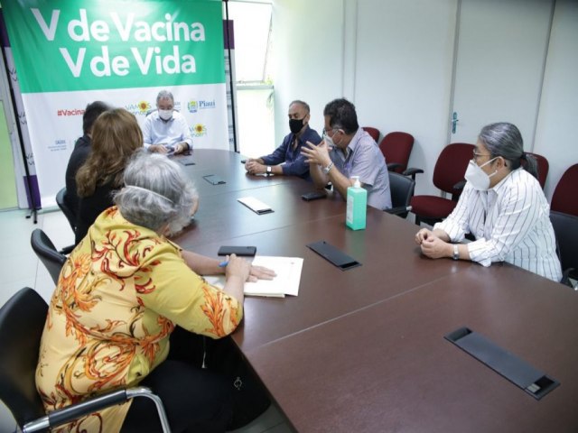 Florentino discute com o MEC implantação de residência médica em Picos