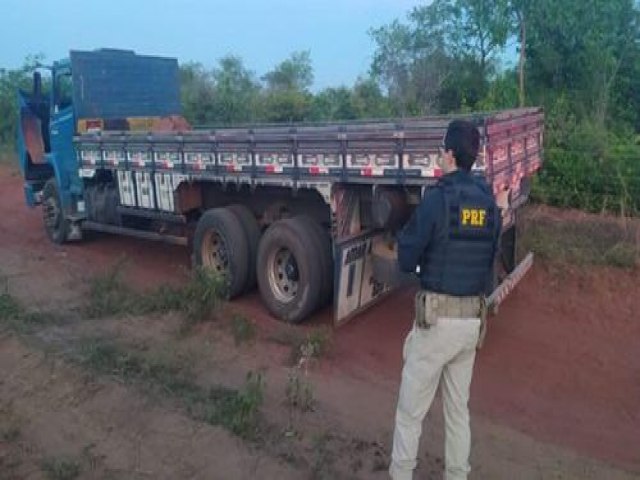PRF recupera, na divisa entre Dom Expedito Lopes e Picos, caminhão furtado na Bahia