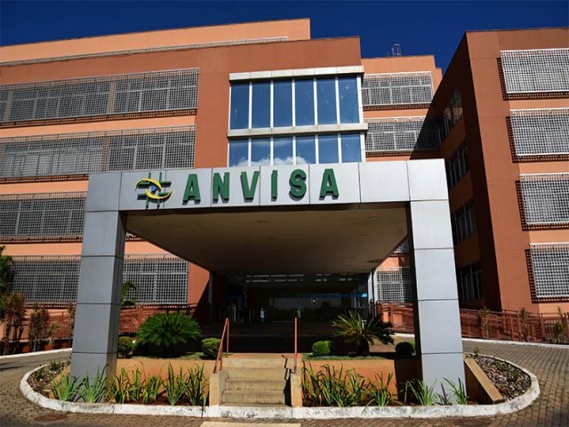 Presidente da Anvisa cobra retratação de Bolsonaro sobre insinuação contra agência