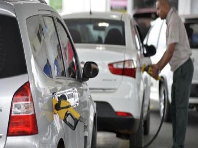 Gasolina ultrapassa barreira dos R$ 8 pela primeira vez