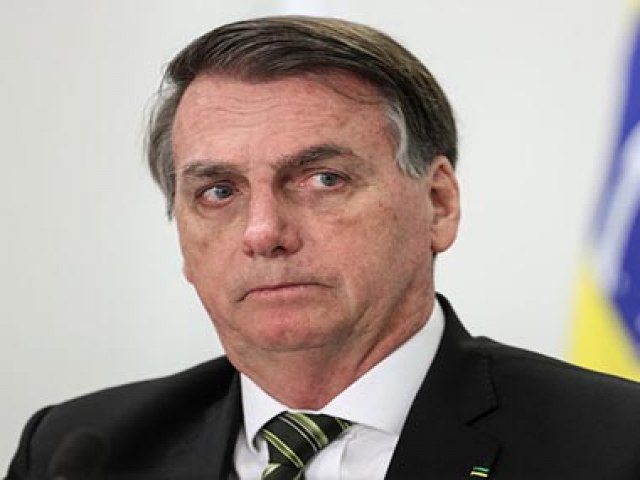 Bolsonaro diz que conversou por telefone com Putin e que Brasil permanecerá 'neutro'