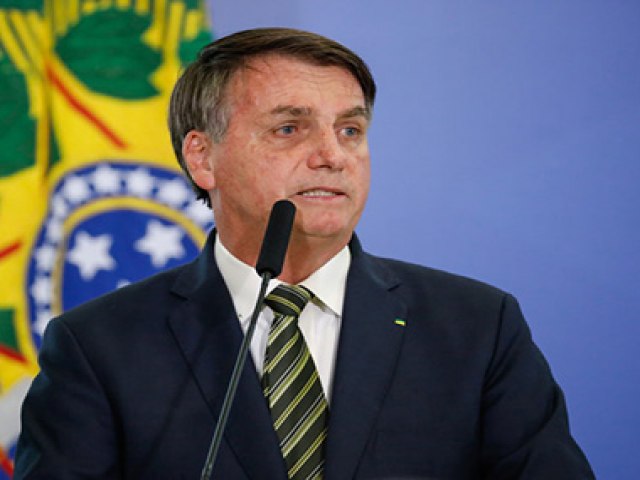 Governo estuda projeto para zerar PIS/Cofins da gasolina, diz Bolsonaro 