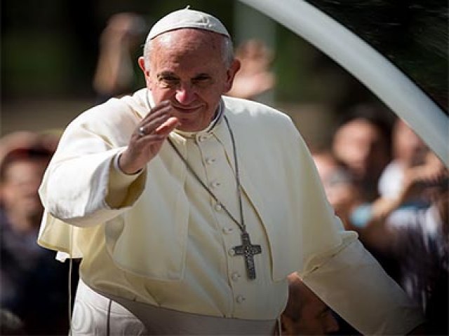 Papa pede ao mundo que ore pelo fim da Guerra: 'sacrilégio'