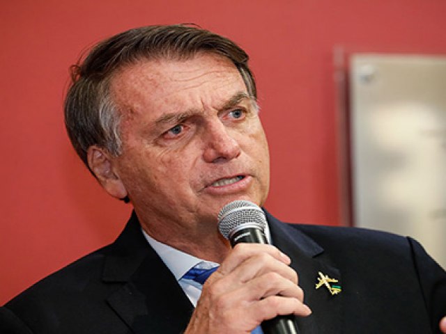 Bolsonaro volta a provocar ministro do STF: 'vai me prender?', questiona