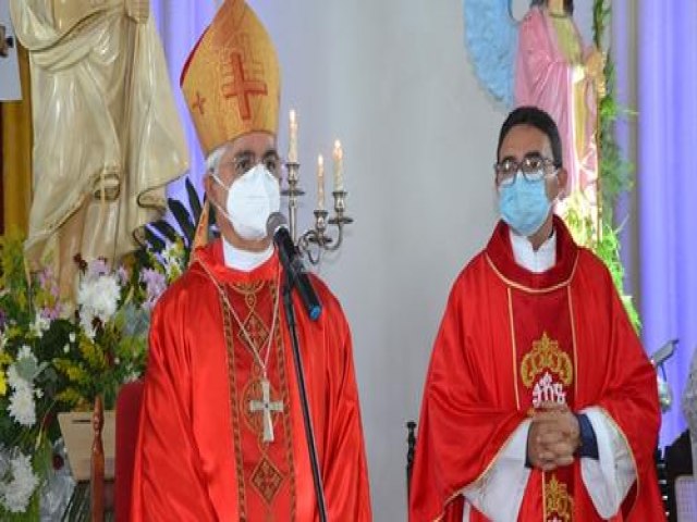 Católicos acolhem padre Pio Feitosa como novo pároco da Paróquia de Nossa Senhora dos Remédios em Picos