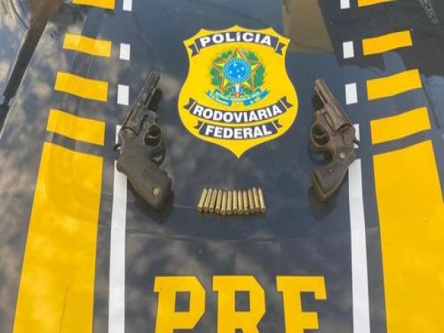 PRF recupera carro e prende suspeitos armados em Picos