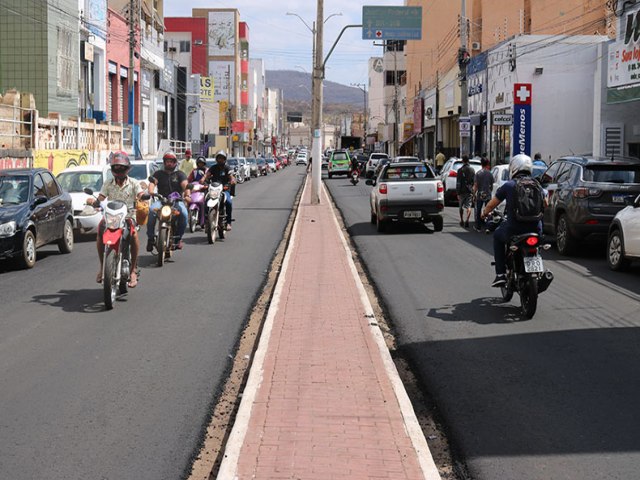Avenida central de Picos recebe recapeamento asfáltico