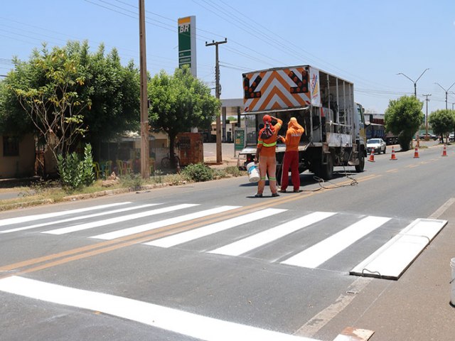 Dnit realiza repintura de 10 faixas de pedestres na BR-316 em Picos