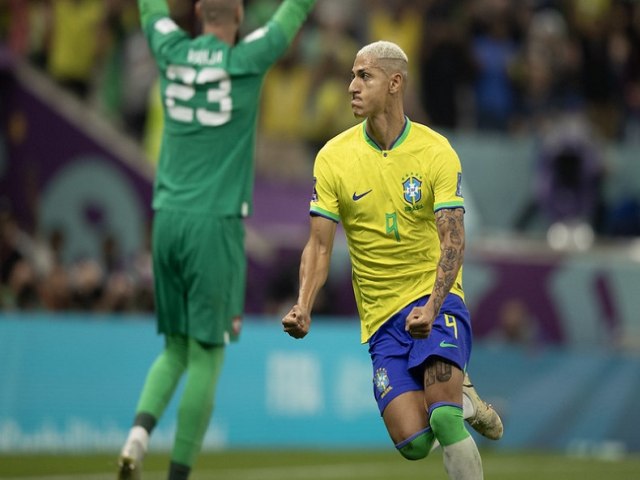 Com dois de Richarlison, Brasil estreia na Copa do Mundo com vitória sobre a Sérvia